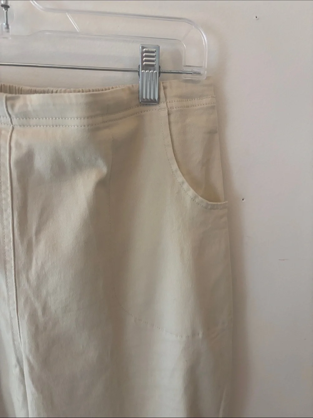 Denim & Co. Pull On Capri Sz L Embroidered On Bottom